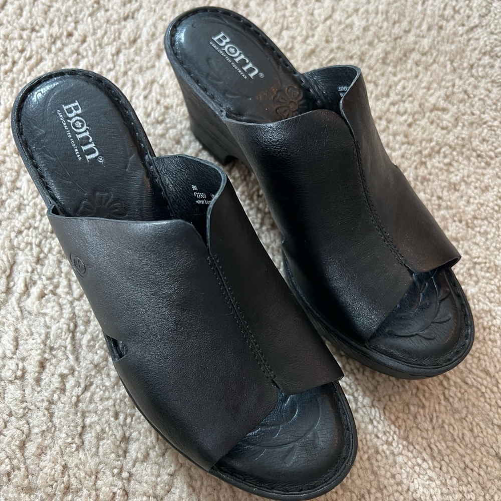 Like-new black Born shoes!